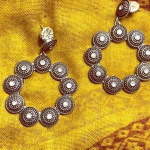 Gorgeous!Silver & rhinestone statement earrings.